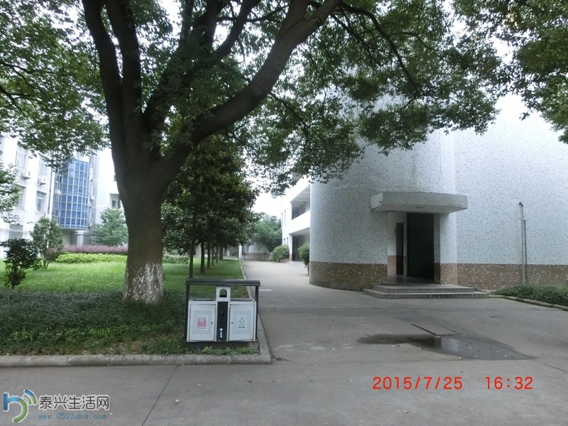 135809xf442a4x8huhhzmq.jpg